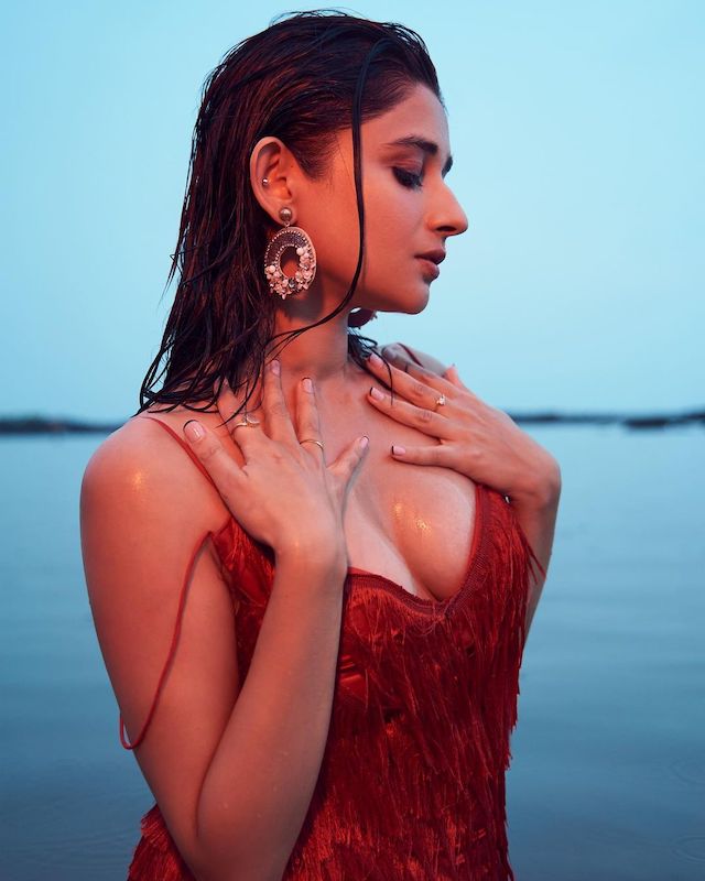 Kanika Maan Instagram |Viral Bollywood Instagram