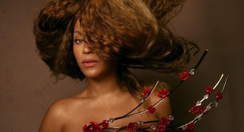 Beyoncé shatters barriers! Her country album "Cowboy Carter" tops charts, making her the 1st Black woman to do so. A huge win for Beyoncé & country music.