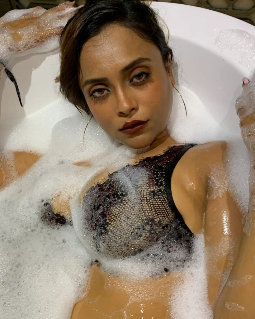 Notable Roles: Nehal Vadoliya has appeared in Ullu web series such as "Julie" and "Gandii Baat." Her natural acting style and ability to portray a wide range of emotions have made her a favorite among Ullu viewers.