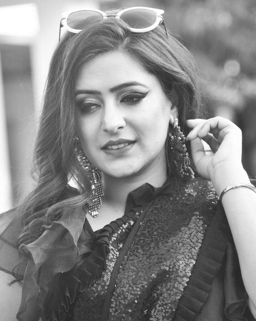 Notable Roles: Shiny Dixit is another actress who has made a mark with her performances in Ullu web series such as "Charm Sukh." Her versatile acting skills allow her to seamlessly transition between different types of roles, from romantic leads to complex characters.