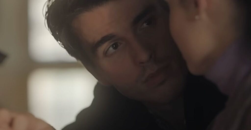 Sofia Carson does a phenomenal job at playing the role of Anna. She beautifully captures Anna’s love for Victorian poetry and old books, and big libraries. Anna is independent and has perfectly planned out her entire life. She is trained as a financial analyst and was about to take a job at Goldman Sachs after her year at Oxford. In the beginning, she is shown as a career-driven woman who will always stick to her plan. But life had something else planned for her as she met Jamie.